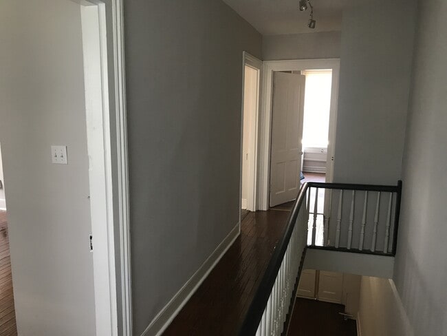 Photo - 327 S Laurel St Unidad 327 S. Laurel, 1st & 2nd Floor