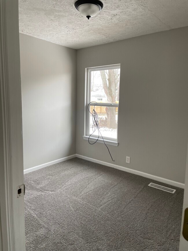 Photo - 1100 Riverton Dr