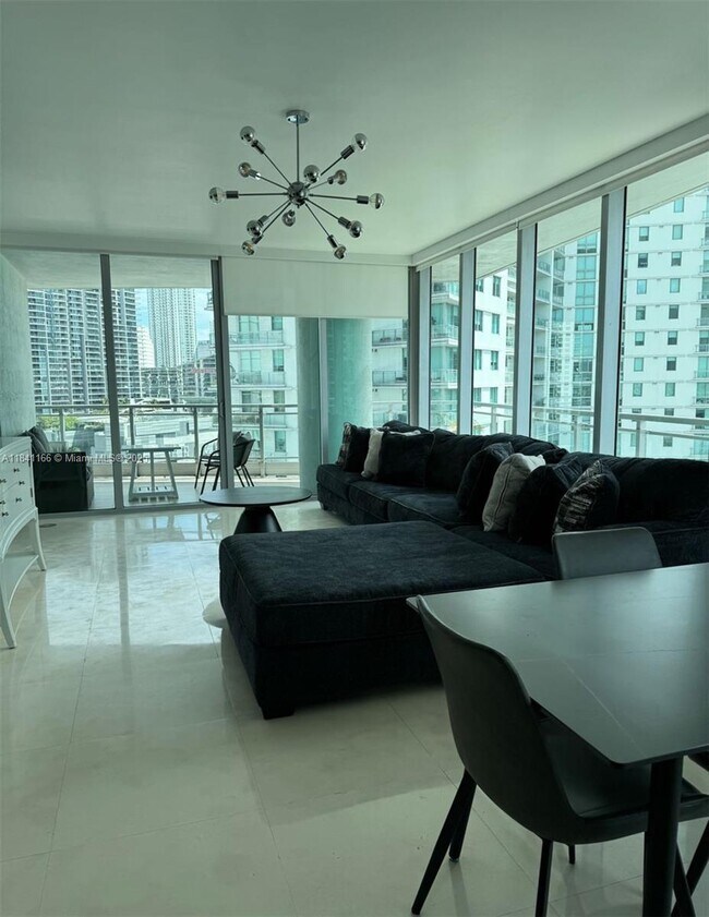 Photo - 90 SW 3rd St Unidad 1913 Rental