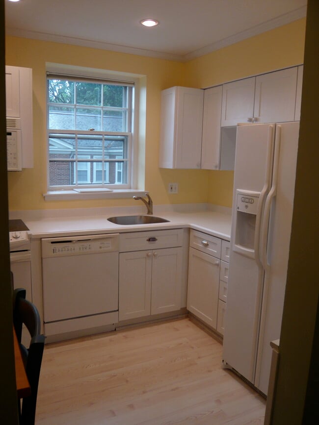Cocina - 3750 39th St NW Unidad F-150