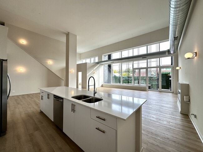 Photo - 3207 N Narragansett Ave Unit 301