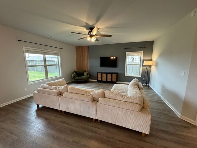 Photo - Extra Square footage, Mountain Views