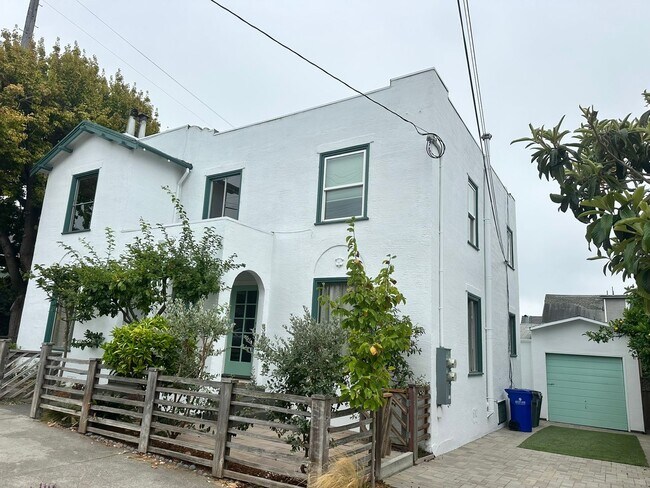 Building Photo - 1539-1541 E. 38th St Unit Sugai Aliakbar 41 Rental