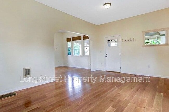 Photo - 2624 NE Sumner St