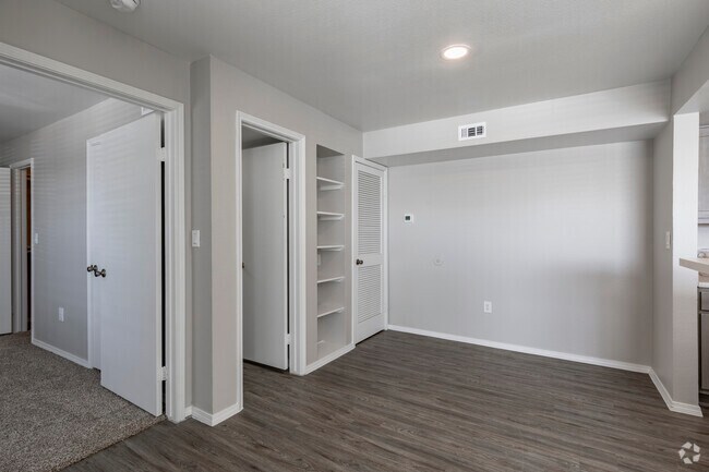 1BR, 1BA - 660 SF (Upgraded)