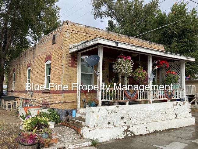 Building Photo - 560 Oneida Ave