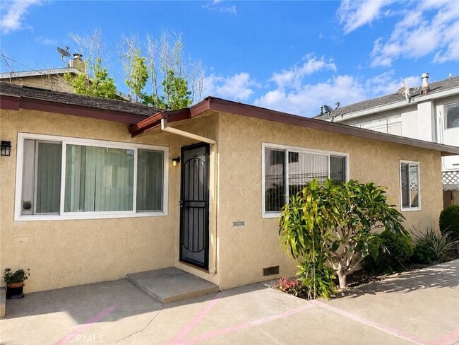 Building Photo - 15228 Normandie Ave Unit B