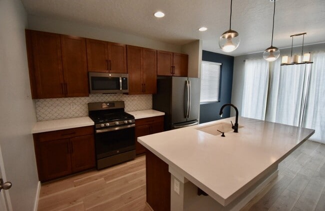 Photo - 968 Spruce Willow Wy