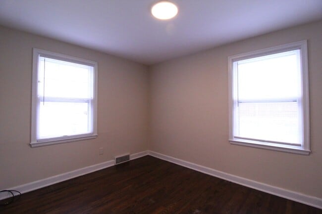 Photo - October FREE On This Fully Renovated 1 Bed...