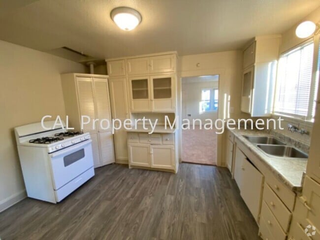 Building Photo - Single Family 2 bedroom and 1 bathroom! Rental