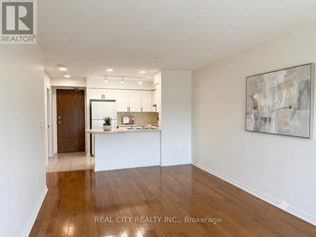 Photo - 11 Oneida Crescent Unit 305