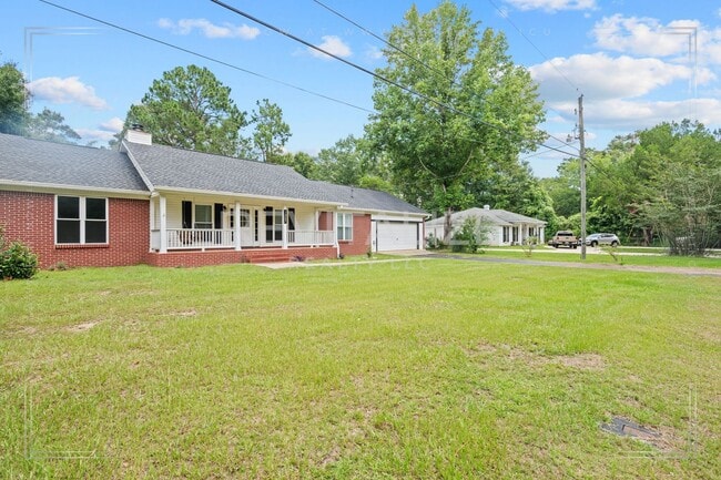 Photo - Beautifully Updated 3-Bedroom Home with Fenced Yard & Double Garage!