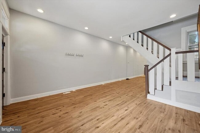 Building Photo - 5227 Knox St Rental