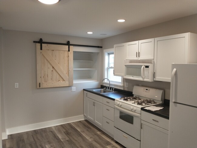 Building Photo - 606 S Maple St Unit B