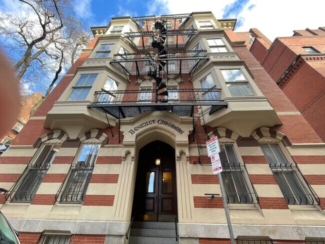 Building Photo - 3 Spruce St Unit 1B Rental