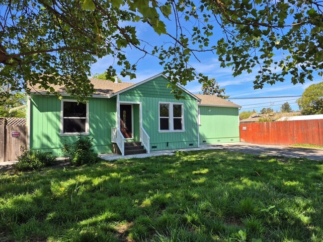 Photo - 3 Bedroom Home in NW Santa Rosa