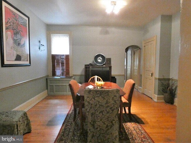 Photo - 4238 Pine St