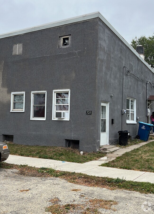 Building Photo - 320 W St Paul St Rental