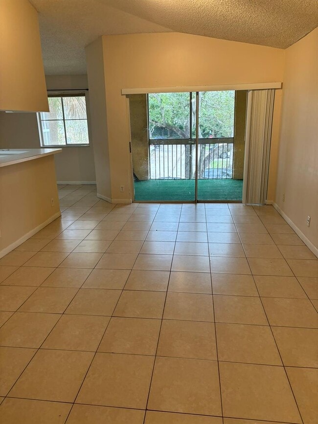 Building Photo - 9833 Westview Dr Unit 822 Rental