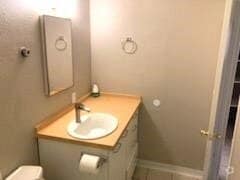 Building Photo - FANTASTIC TWO BEDROOMS 1 BATHROOM NORTH PH... Unit 4 Rental