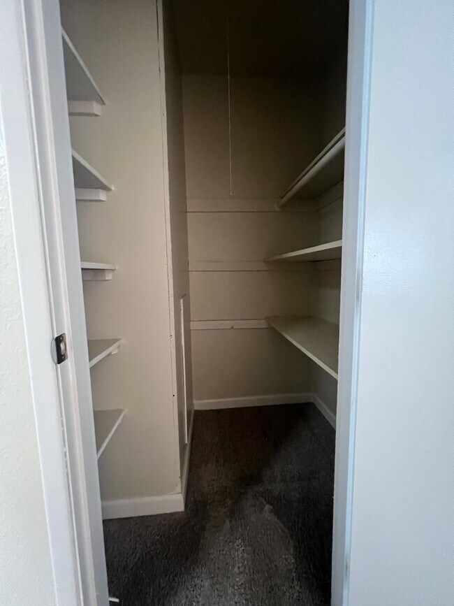 Photo - Charming 1 Bedroom Flat in Irvington! Unidad CR1936