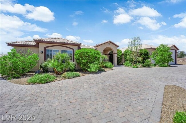 Photo - 1.2 Acres with Indoor & Outdoor RV Parking!!!!