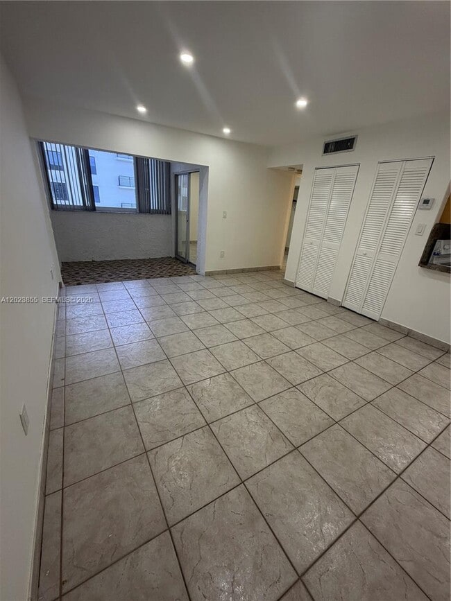 Building Photo - 750 NW 43rd Ave Unit 515