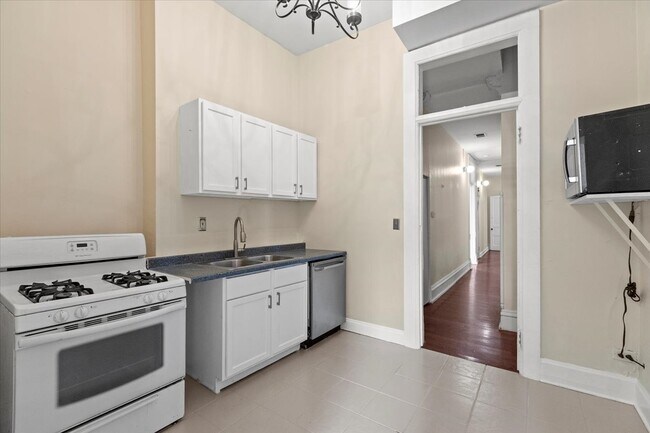 Photo - 229 S Racine Ave Unit 2