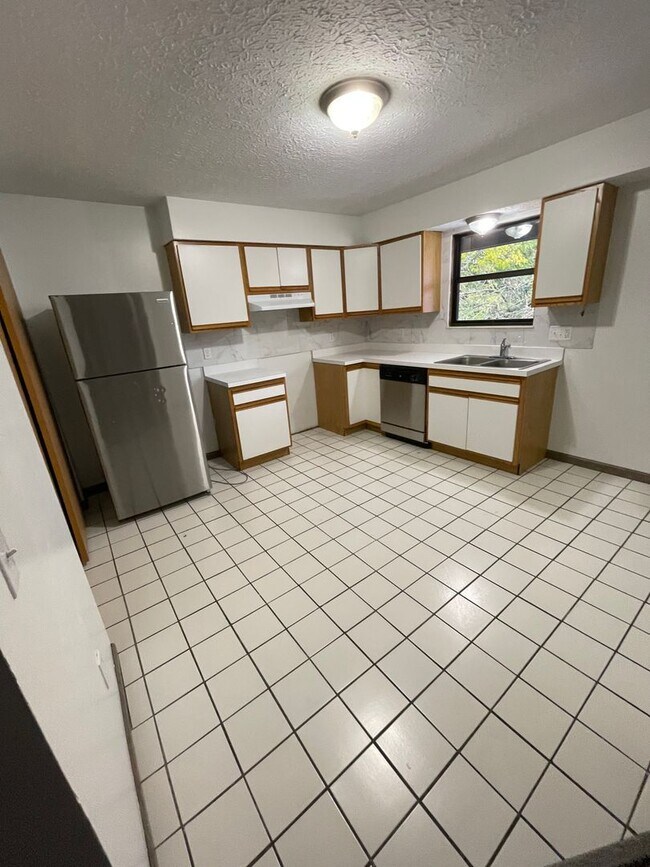 Building Photo - 72 Chittenden Ave Unit D