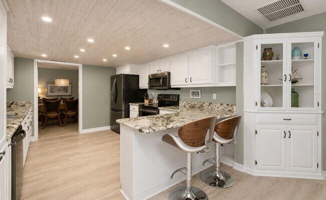 Photo - 2876 Captiva Dr