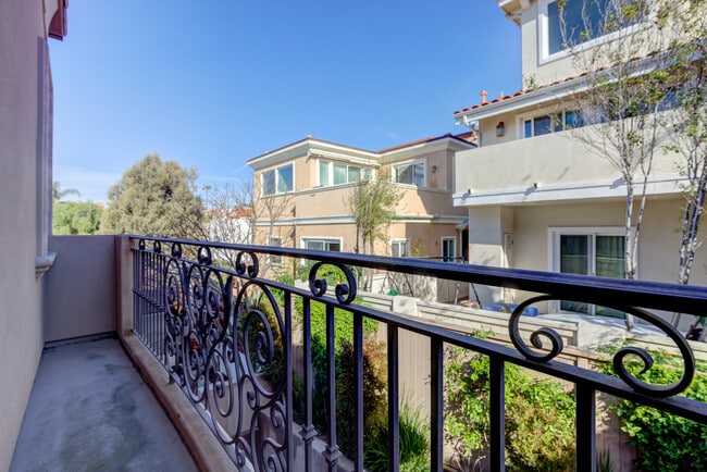 Photo - 612 N Juanita Ave