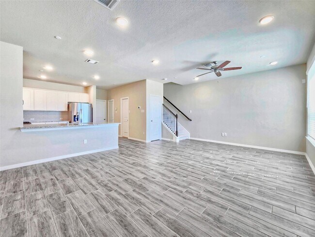 Photo - 8002 Scanlan Trce