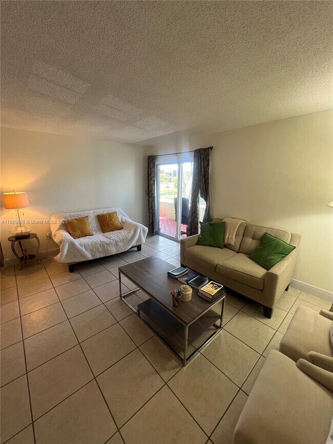 Photo - 10765 SW 108th Ave Unit 204