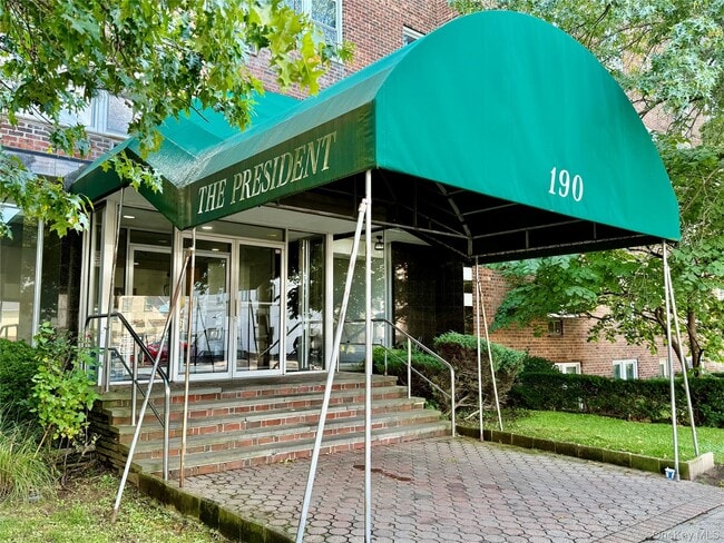 Building Photo - 190 Mineola Blvd Unit 5Q Rental