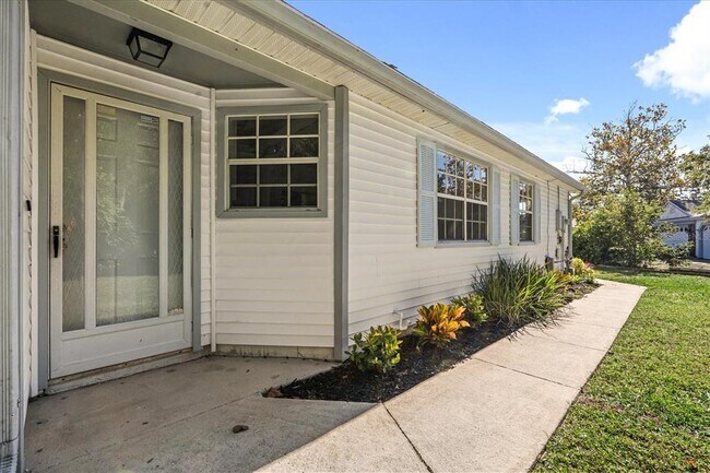 Photo - 975 Malden Ct