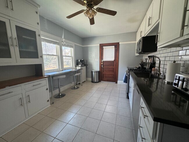 Cocina - 821 E Pearson St Unidad 821