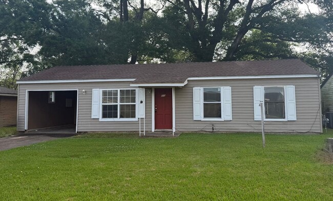 Building Photo - FOR RENT in LAFAYETTE!