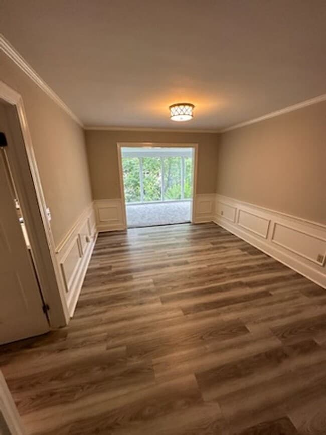 Photo - 2670 Grosvenor Pl