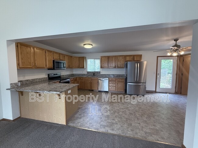 Photo - 991 Mill St