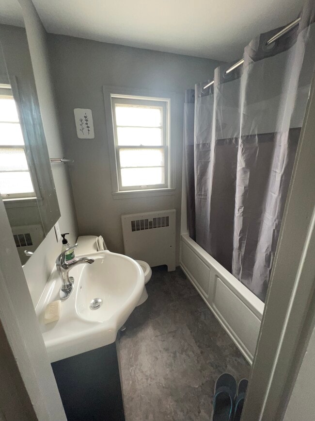 Baño de la Unidad B - 415 Market St