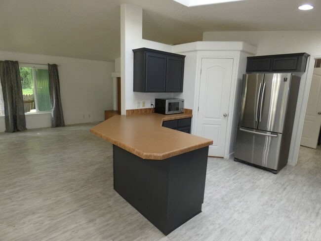 Photo - 522 S Alder Ln