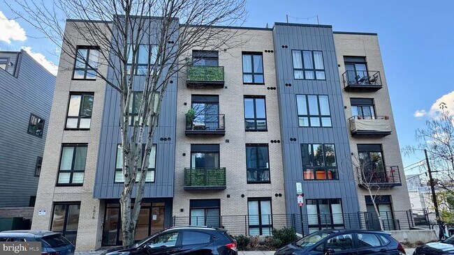 Building Photo - 1016 17th Pl NE Unit 301