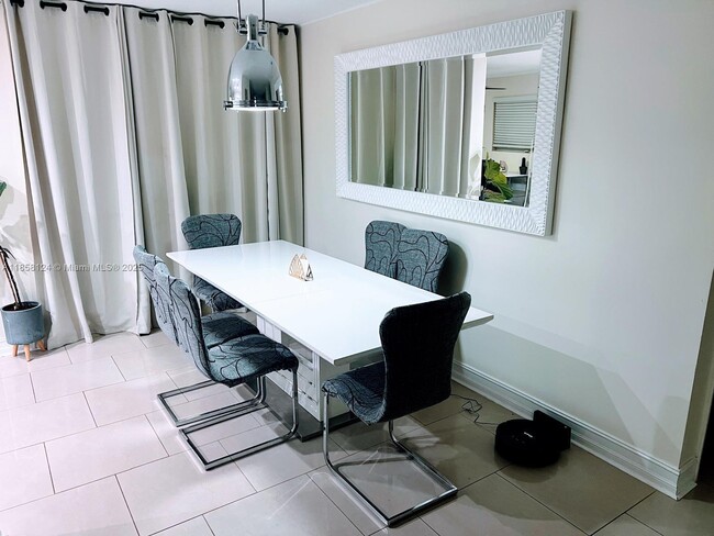 Photo - 7750 NW 42nd St