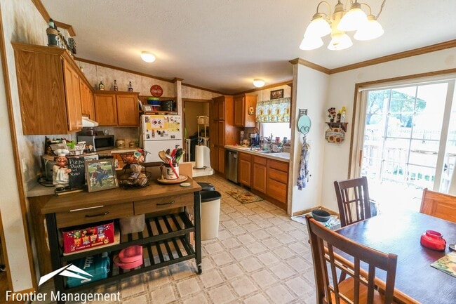 Photo - Awesome 3 bedroom 2 bathroom home located in OGDEN KS!