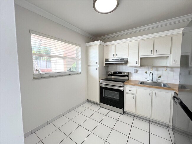 Photo - 6005 Del Lago Cir Unit 102