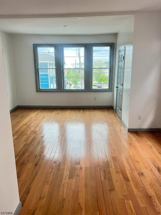 Building Photo - 253 Clinton Pl Unit 1 Rental