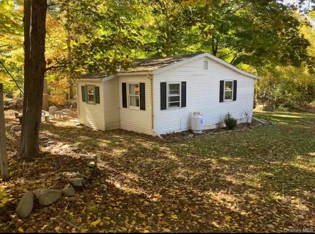 Building Photo - 21 De Russey Ln