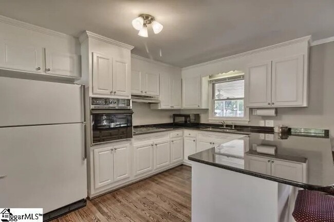 Photo - 414 Mapleton Dr