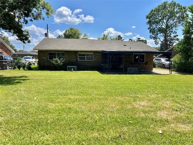 Photo - 307 Daman Dr
