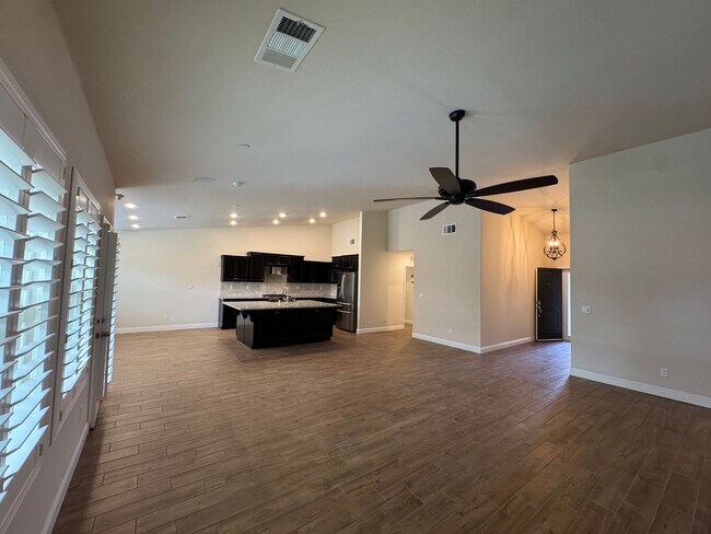 Photo - 493 Crescent Ln